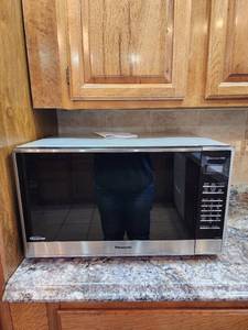 lot 801 image: Panasonic Inverter Microwave Oven Model NN-SN975S