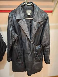 lot 813 image: Venezia Vitale Black Leather Coat