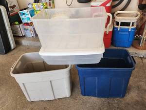 lot 825 image: 3 Totes Without Lids and 1 Tote with Lid