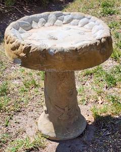 lot 832 image: Decorative Concrete Bird Bath with Leaf Design and Bird Motif