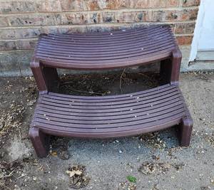 lot 939 image: Rubbermaid Brown Plastic 2-Step Stool 28.5in. wide and 14in. tall