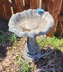 lot 940 image: Concrete Bird Bath with Scalloped Bowl and Pedestal Base - Has Crack and Chip in Bowl - Would be Cute with Plants in Bowl