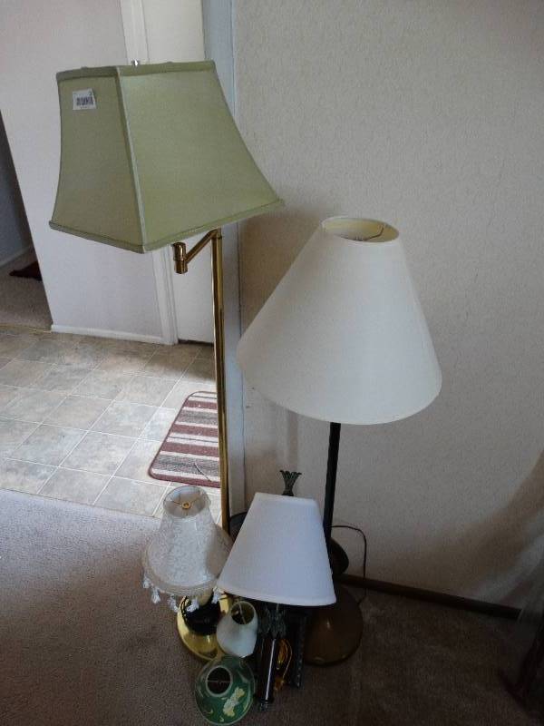 lot 163 image: Lot of 4 lamps and 3 extra shades