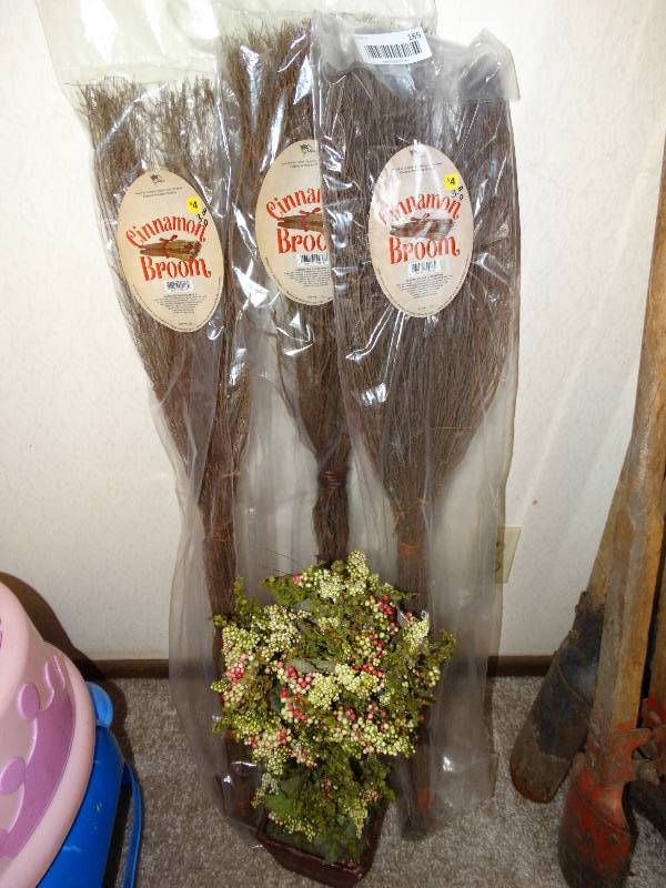 lot 165 image: Decor items- 3 cinnamon brooms and a faux plant