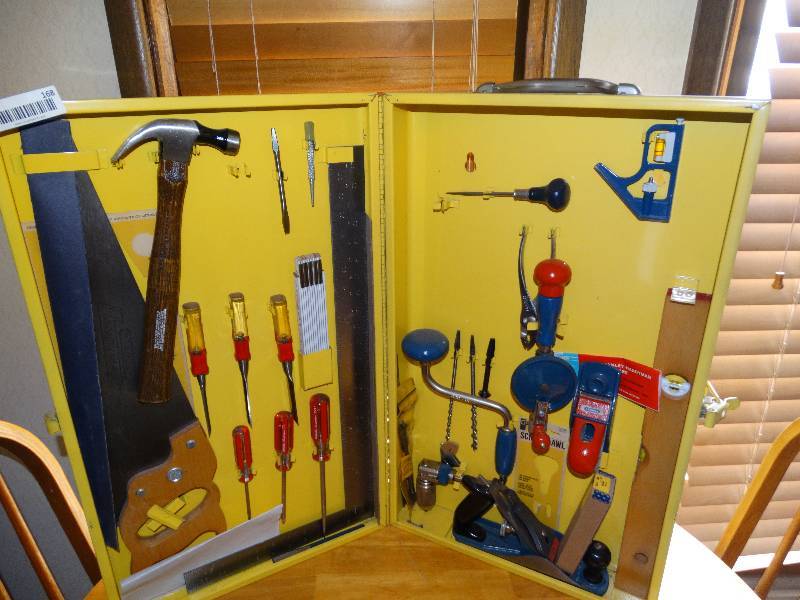 lot 168 image: Stanley tool case with all tools