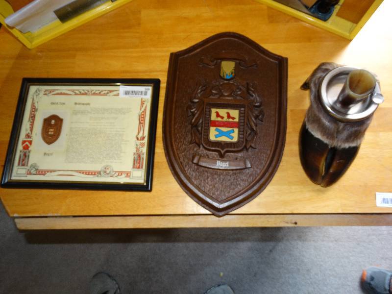 lot 169 image: Wall decor, hoof ash tray and shot glass