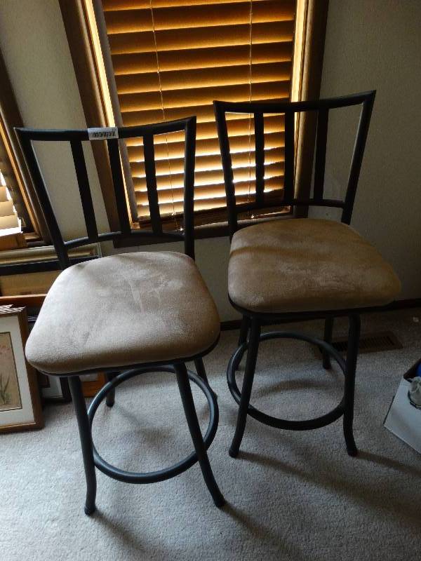 lot 172 image: 2 Counter height swivel bar stools