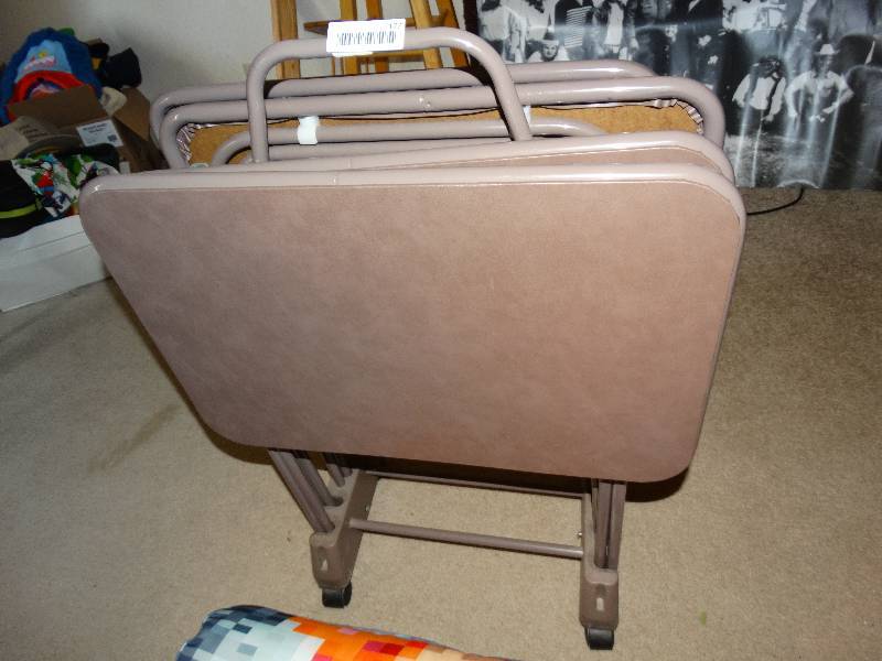 lot 177 image: Tv tray set with cart