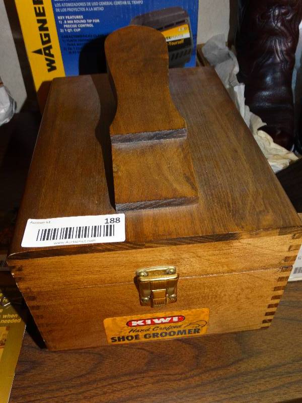 kiwi shoe groomer box