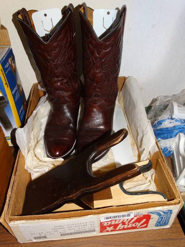 lot 190 image: Tony lama boots size 10 12 with pullers and 2 boot jacks