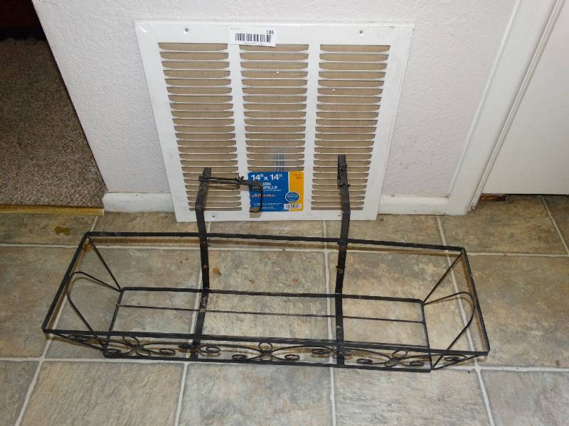 lot 195 image: Return air grill and metal planter holder