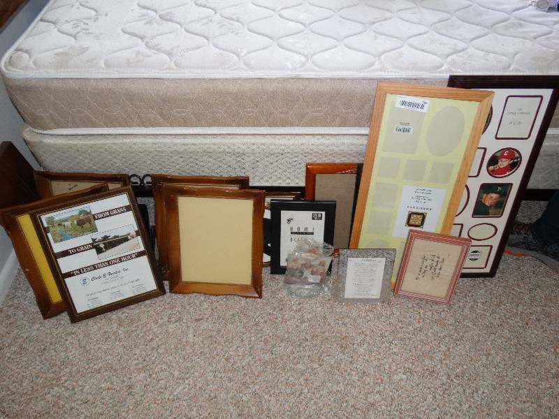 lot 199 image: Lot of picture frames