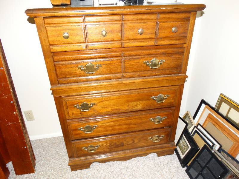 lot 204 image: 5 Drawer- chest of drawers