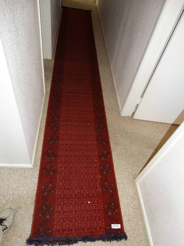lot 207 image: 15ft Hall runner rug