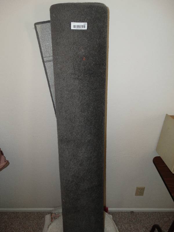 lot 217 image: Grey area rug- 5 x 7