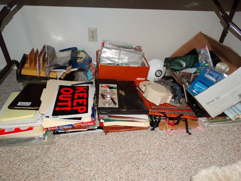 lot 222 image: Large lot of office supplies, dest trays, desk lamp, ect.