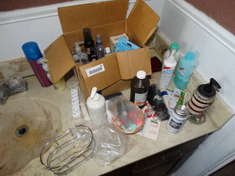 lot 224 image: Lot of bathroom items
