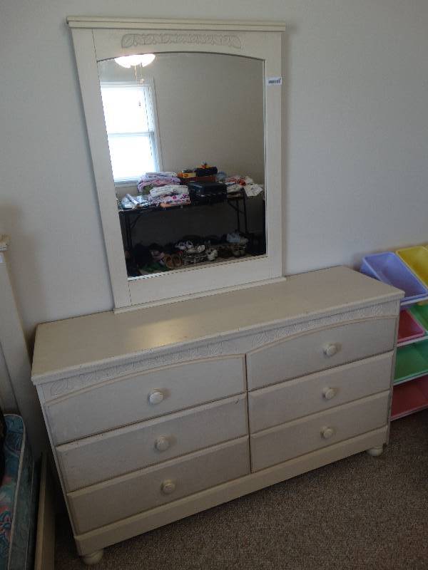 lot 229 image: 6 Drawer dresser with mirror