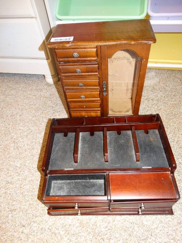 lot 230 image: Jewlery cabniet and phone charging station