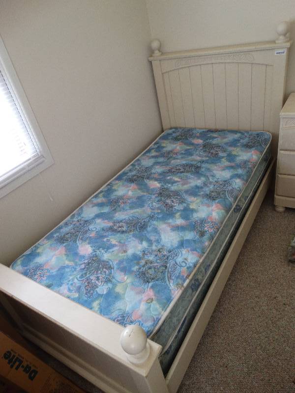 lot 232 image: Twin bed set, headboard, footboard, rails, mattress and box spring