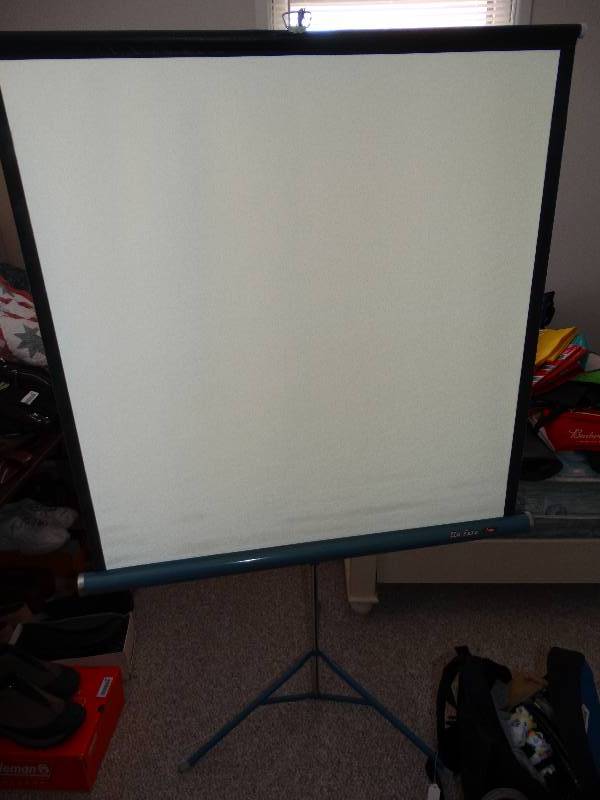 lot 236 image: Vintage Da- lite 40 x 40 projection screen in box