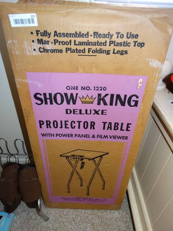 lot 237 image: Show King Deluxe projector table