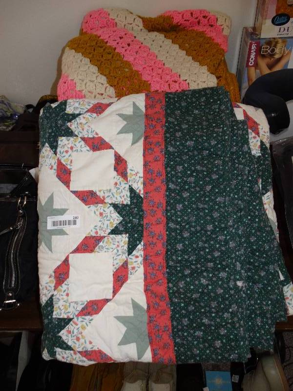 lot 240 image: Lot of blankets and comforters