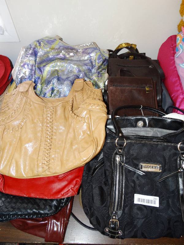 lot 241 image: Large lot of purses