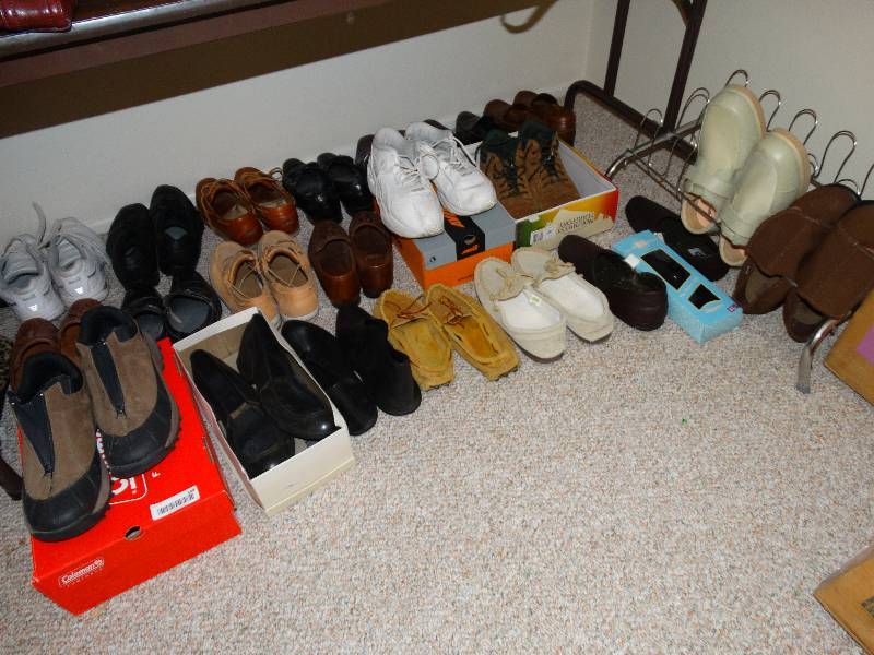 lot 248 image: Large lot of mens shoes and slippers