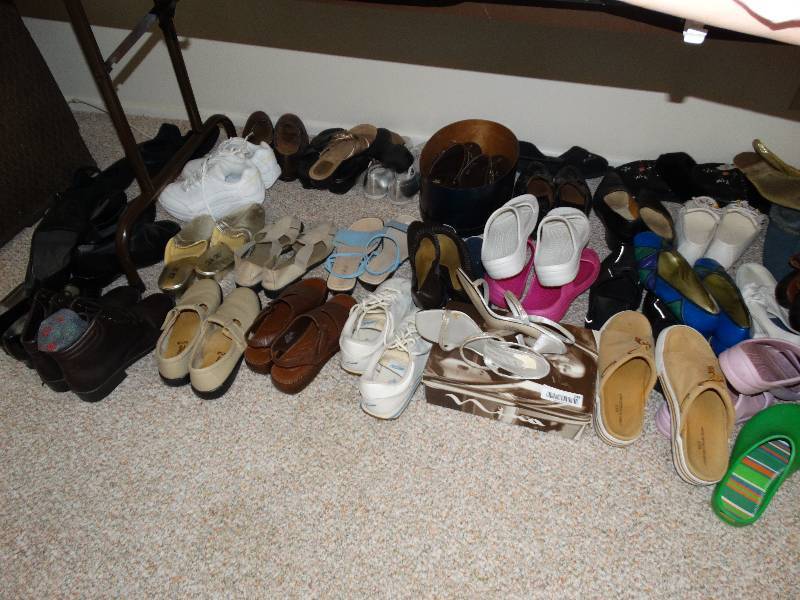 lot 249 image: Large lot of womens shoes and slippers