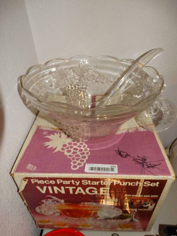lot 255 image: Party starter punch bowl set
