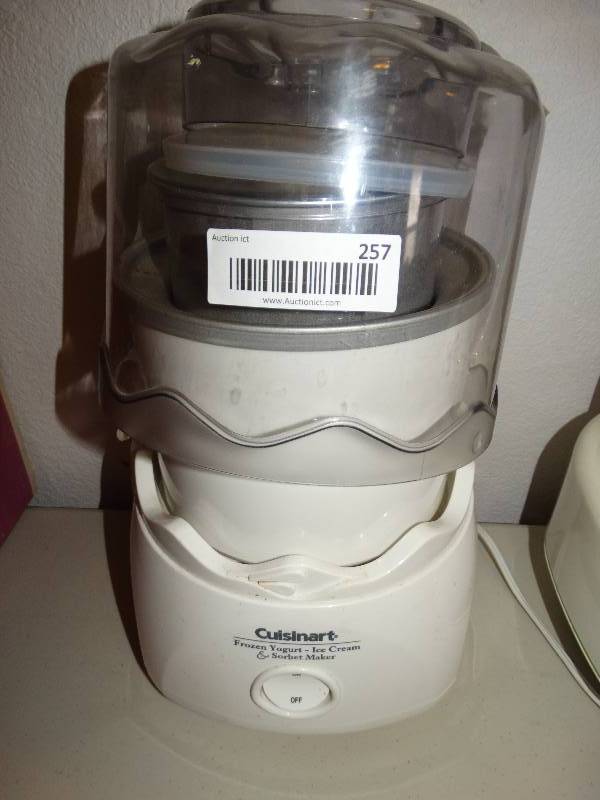 lot 257 image: Cuisinart frozen yogurtice cream maker