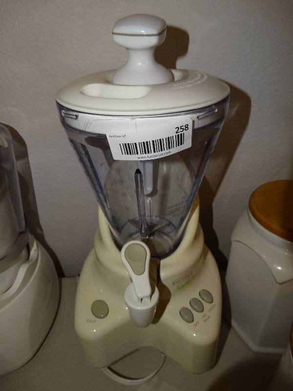 lot 258 image: Smoothie elite blender