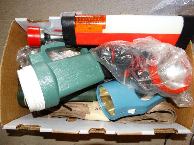 lot 265 image: box of flashlights