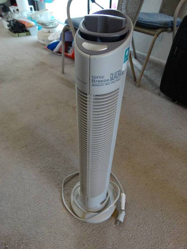 lot 273 image: Ionic breeze quadra air purifier
