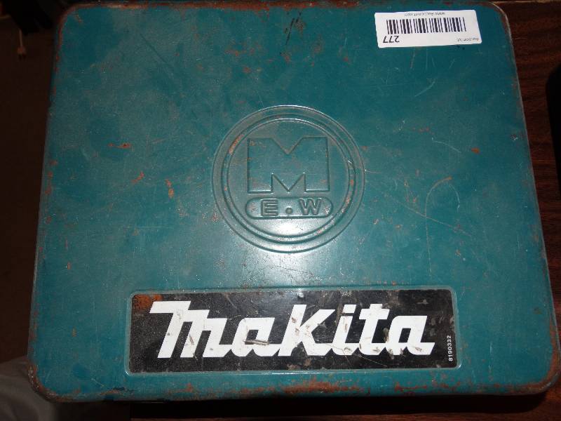 lot 277 image: Makita drill with battery charger and case