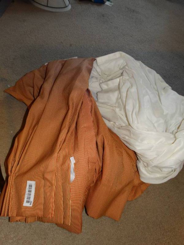 lot 284 image: Set of gladstone draperies and sheers