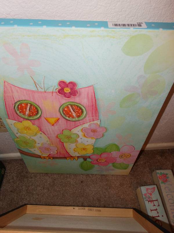 lot 286 image: Lot of girls room decor