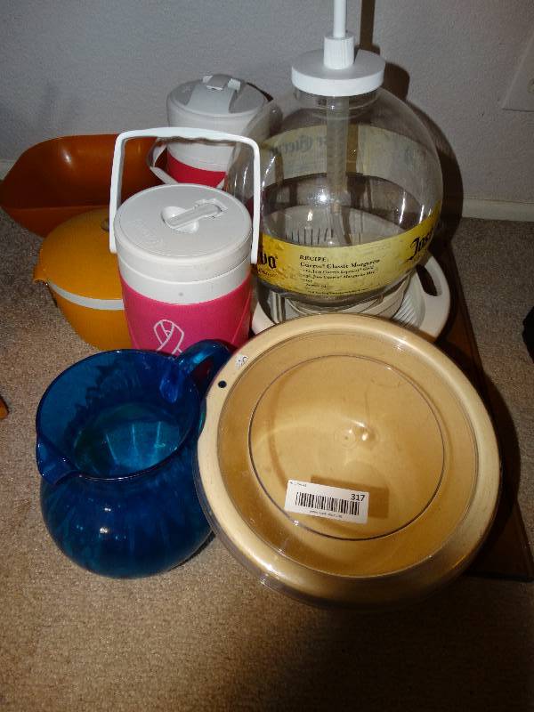 lot 317 image: Lot of plastic kitchenware & water coolers