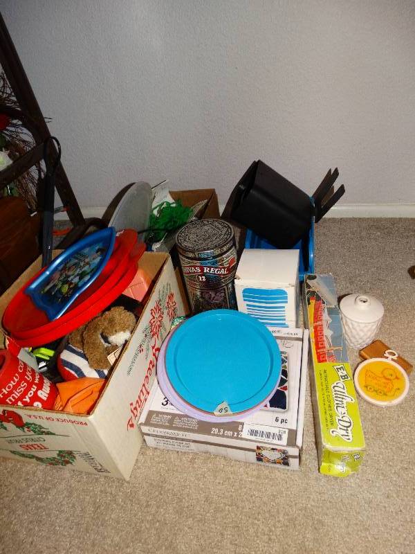 lot 318 image: Kids dishware water filter stepping stone kit gift ware misc.