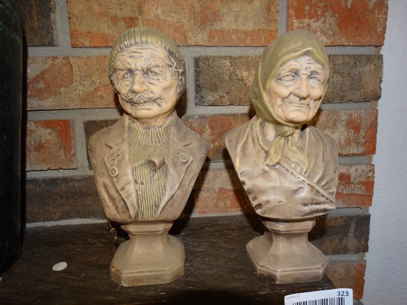 lot 323 image: Ceramic coupe busts- decor