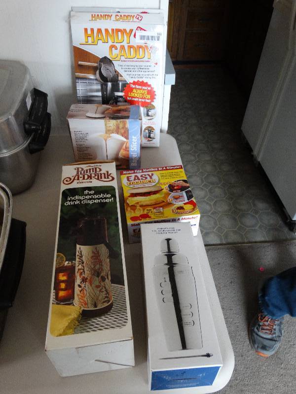 lot 333 image: Appliance caddy, bagel slicer, drink pump, egg cooker