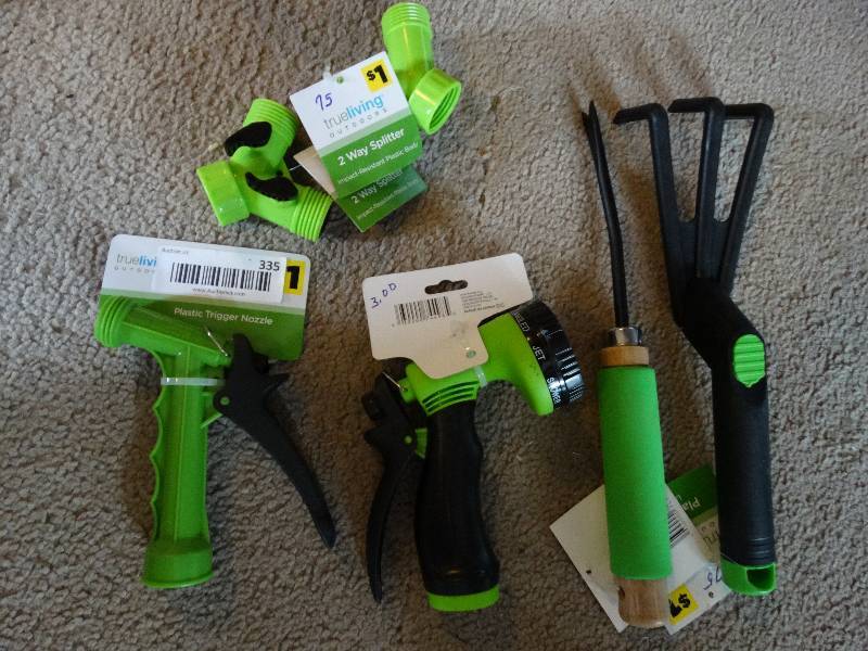 lot 335 image: Lot of new garden tools & hose attachments