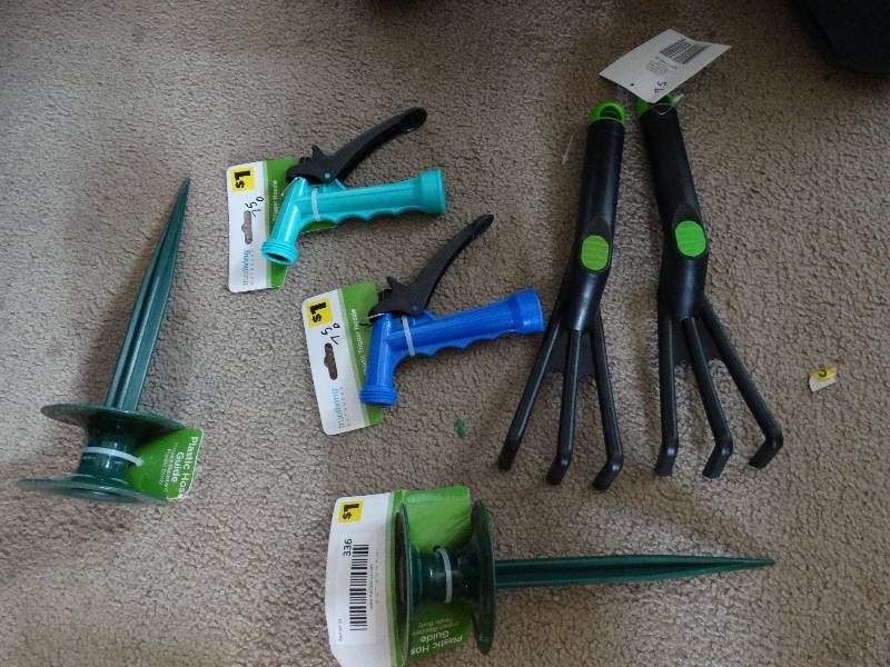 lot 336 image: Lot of new garden tools & hose attachments