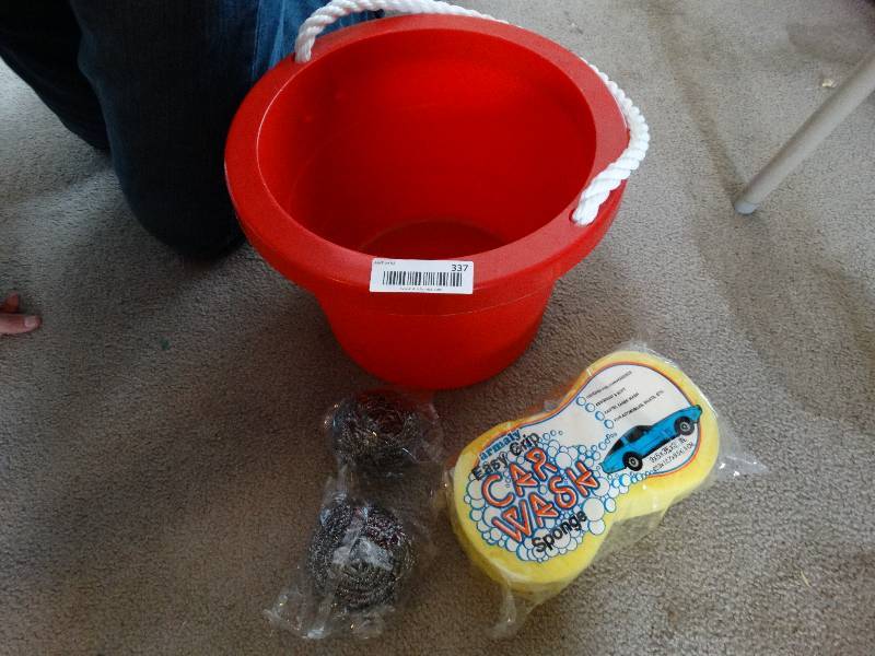 lot 337 image: Bucket, new bucket, scouring pads