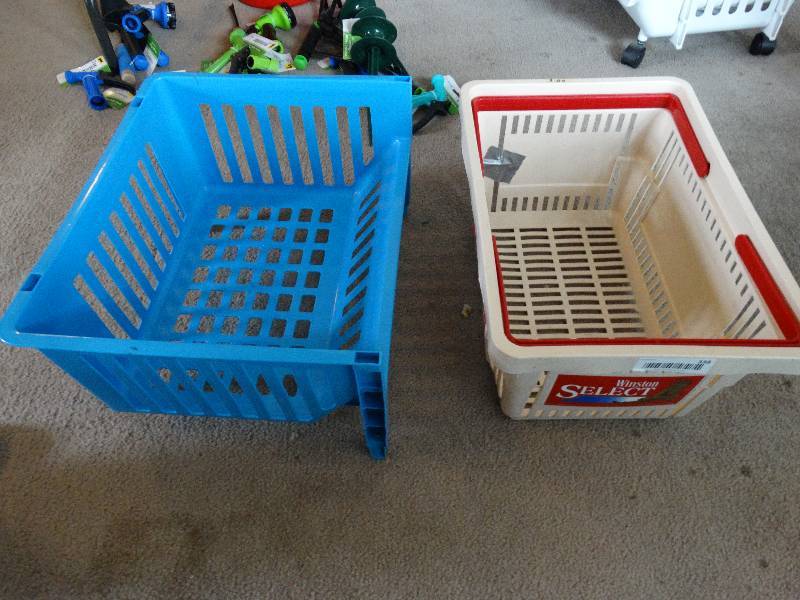 lot 338 image: Tote basket & storage bin