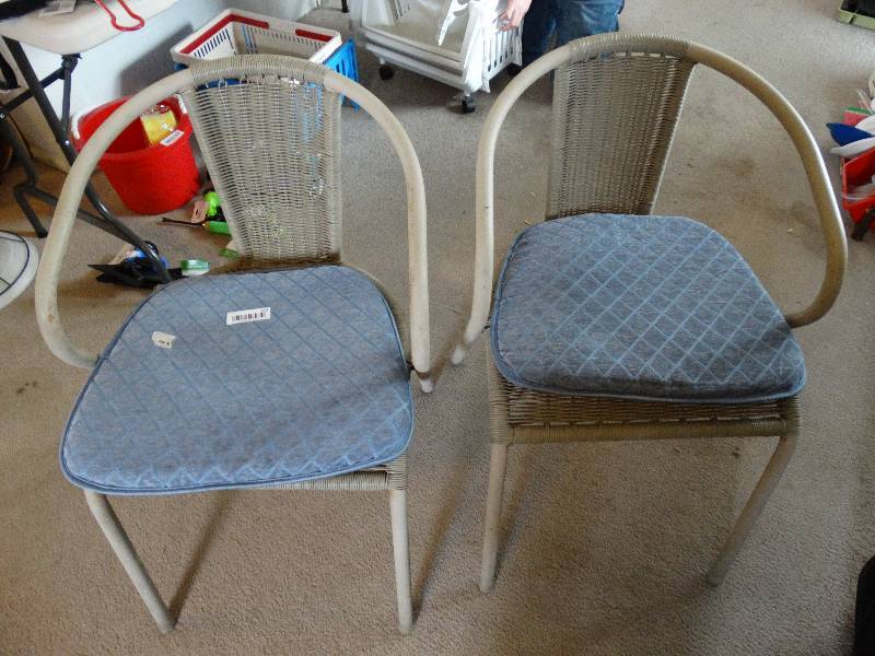 lot 340 image: set of 2 patio chairs w cushions