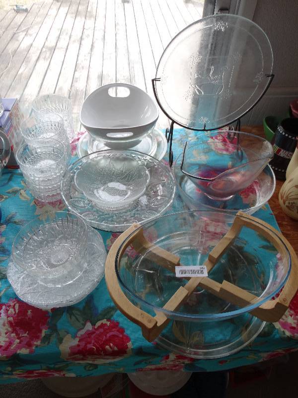 lot 342 image: Large lot of glassware. platters, bowls