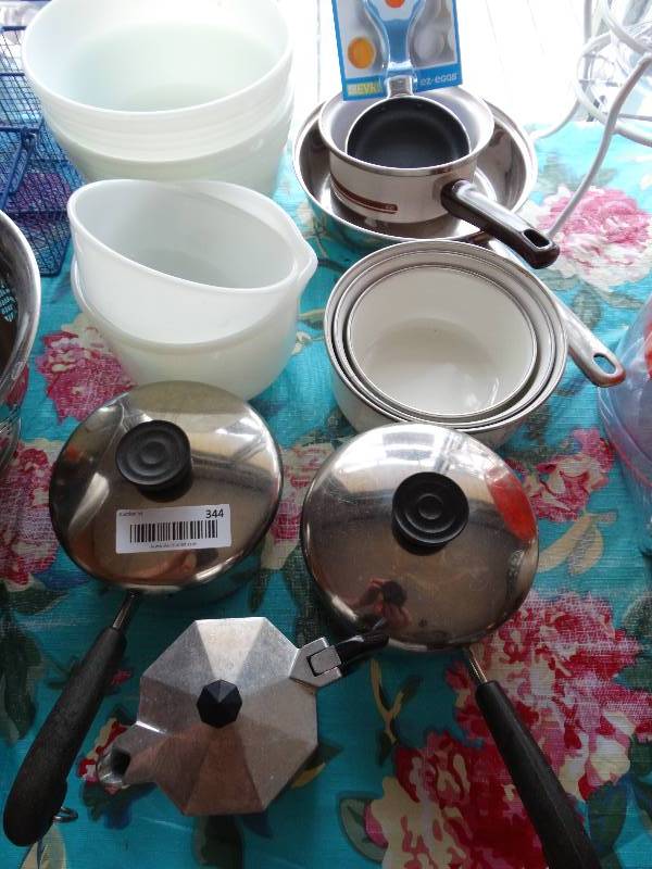 lot 344 image: Large lot of cookware, mixing bowls, pans, pots, misc.