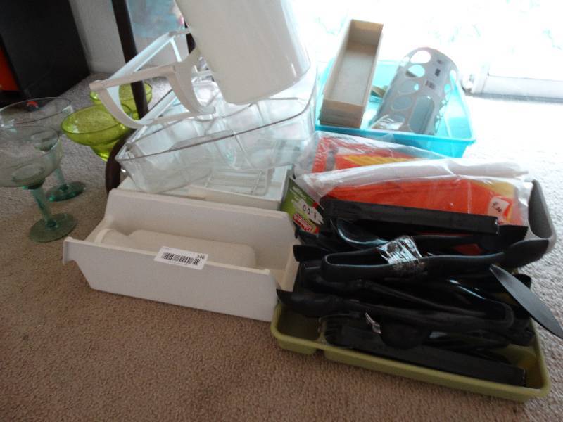 lot 346 image: Large lot of plastic ware tupperware trays misc.